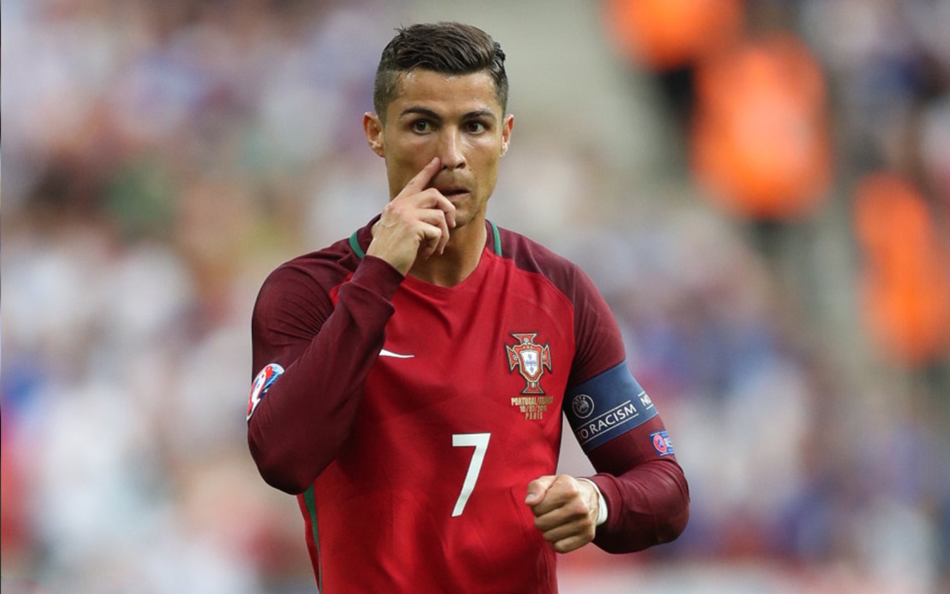 新款滑雪服设计亮点,适应极寒环境保证运动员温暖与灵活,滑雪服装